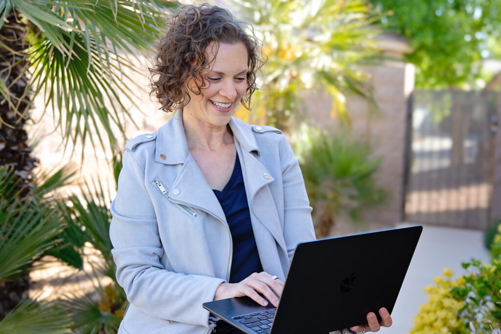 What are asynchronous voice lessons, and are they right for you?